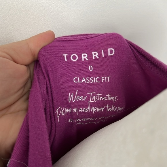 TORRID | Classic Fit T-shirt V neck | Size 0 with Torrid - Picture 3 of 3